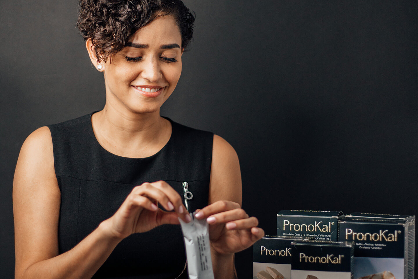 Dra. Claudia con productos Pronokal